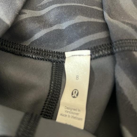 Lululemon biker shorts size 8 - Picture 3 of 3